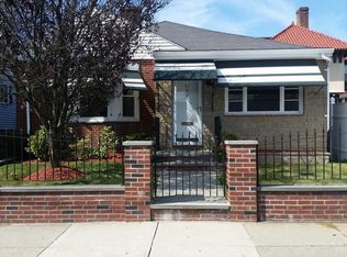 57 17th St, Fall River, MA 02723