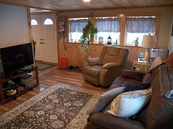 3rd image of 6 Deerpoint Drive