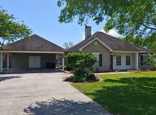 812 Gary Dr, Breaux Bridge, LA 70517