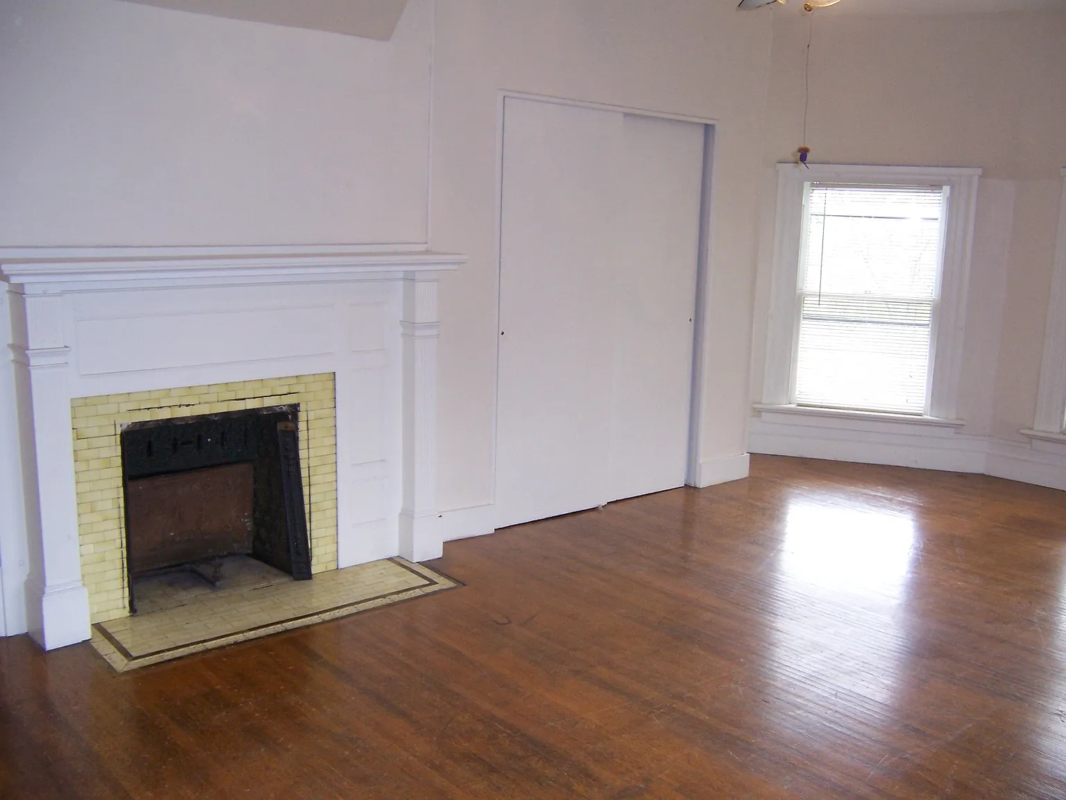 13 Goodman St S — Photo 2