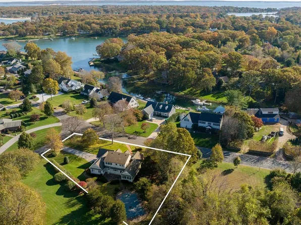 940 W Hill Road, Southold, NY 11971