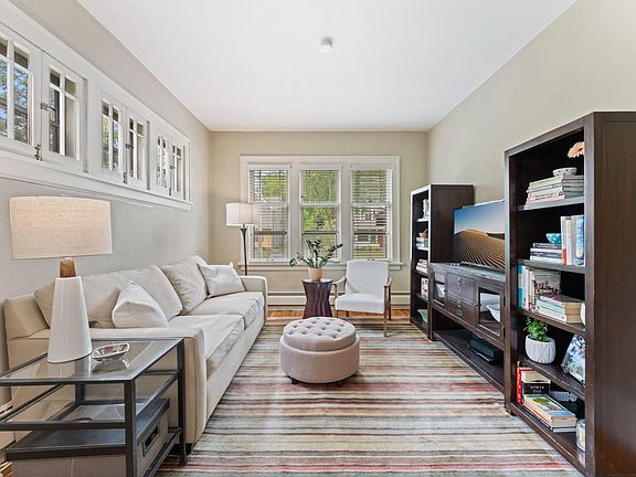 2nd image of 586 Ashland Ave APT 2