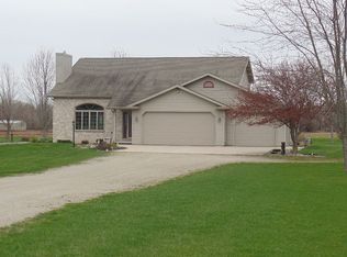 W307 Middle Dr, Pulaski, WI 54162
