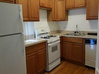 2nd image of 1032 W Newport Ave APT 1R