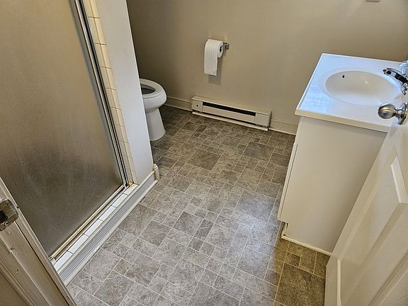 4th image of 106 N Summit St #4