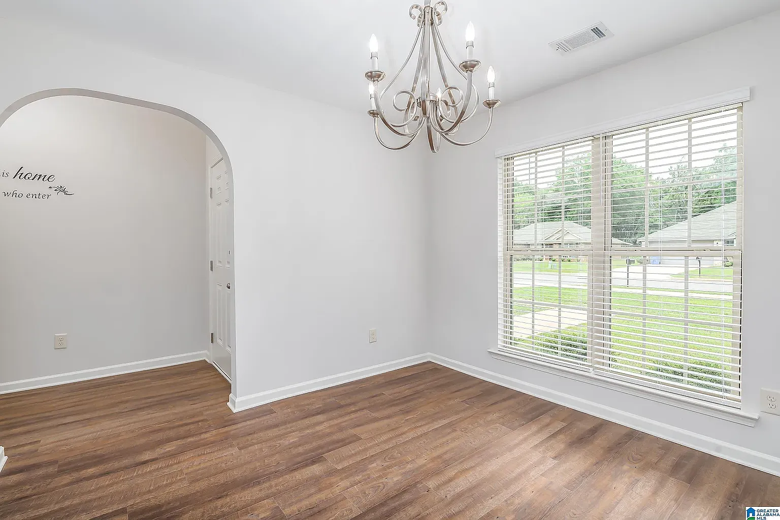 4 bed, 1700 sqft, $2,100 — Photo 3