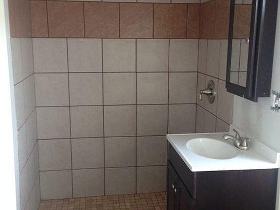 5th image of 1902 Niagara St APT 1