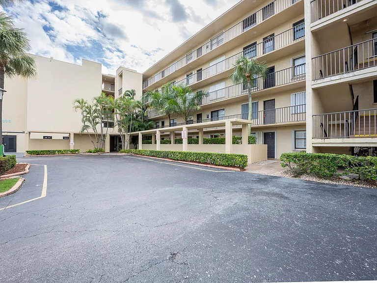896 N Federal Hwy #523 — Photo 21