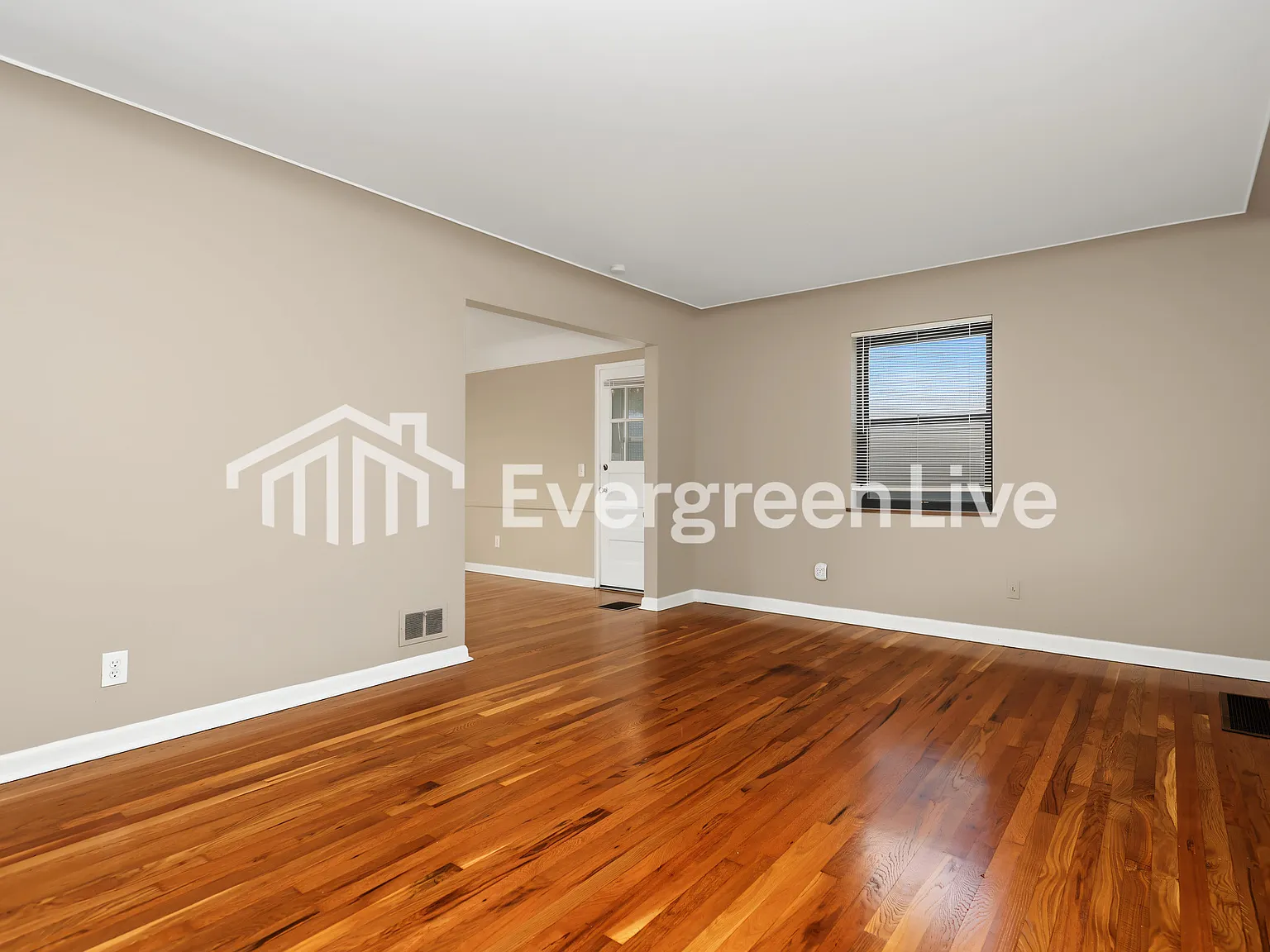 3 bed, 1.0 bath, 884 sqft, $1,495 — Photo 4