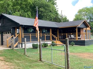 864 NE Fields Rd, Laceys Spring, AL 35754