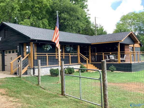 864 NE Fields Rd, Laceys Spring, AL 35754