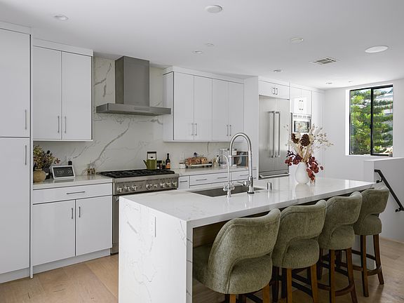 3rd image of 745 N Gramercy Pl