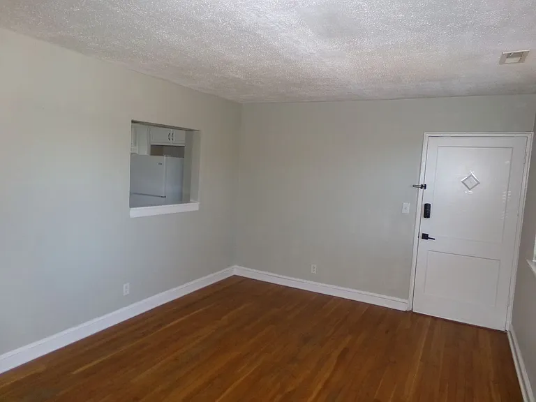 2527 C Miller Park Cir — Photo 5