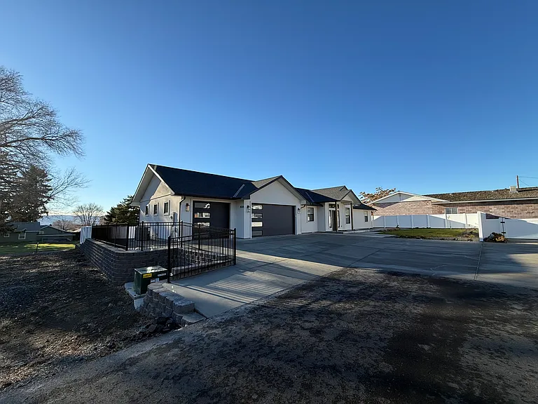 4518 Maple Ave — Photo 2
