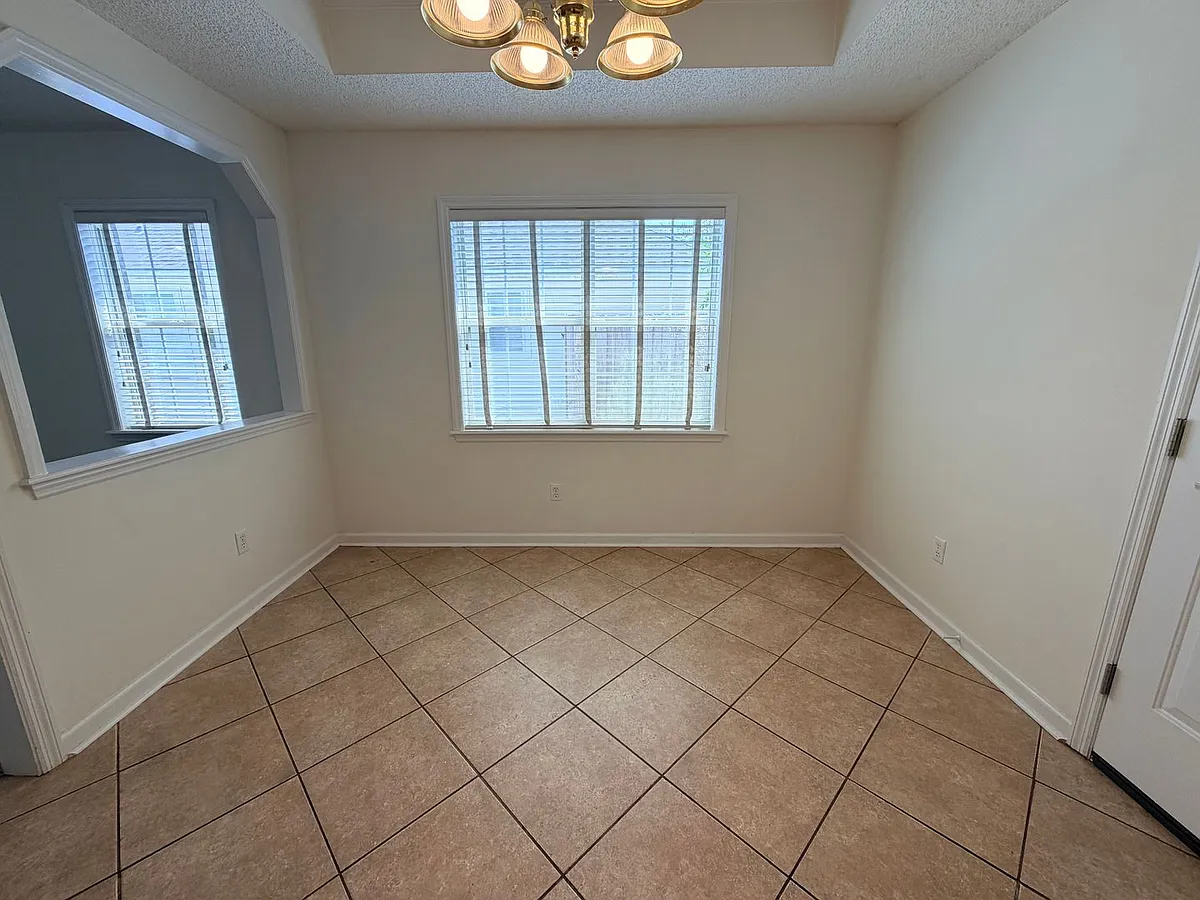 Building Photo - 1109 Timber Line Dr