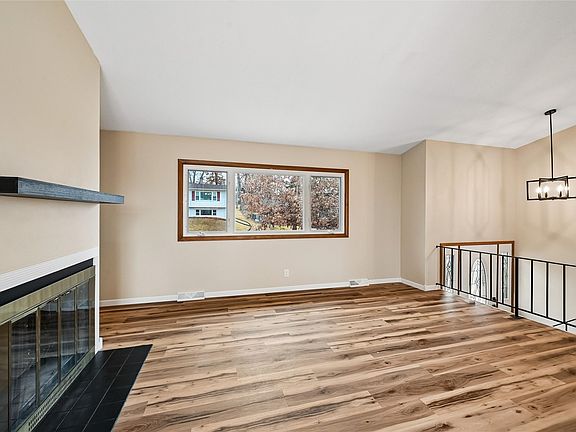 3rd image of 3632 Lynbrook Dr NE