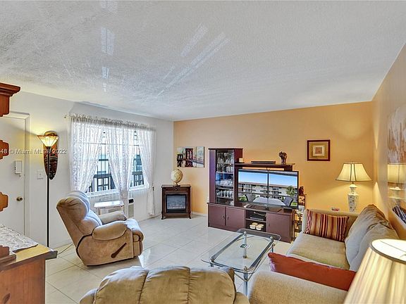 3rd image of 17090 NE 14th Ave APT 307