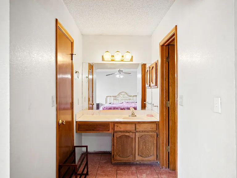 1300 James Kelley Dr — Photo 8