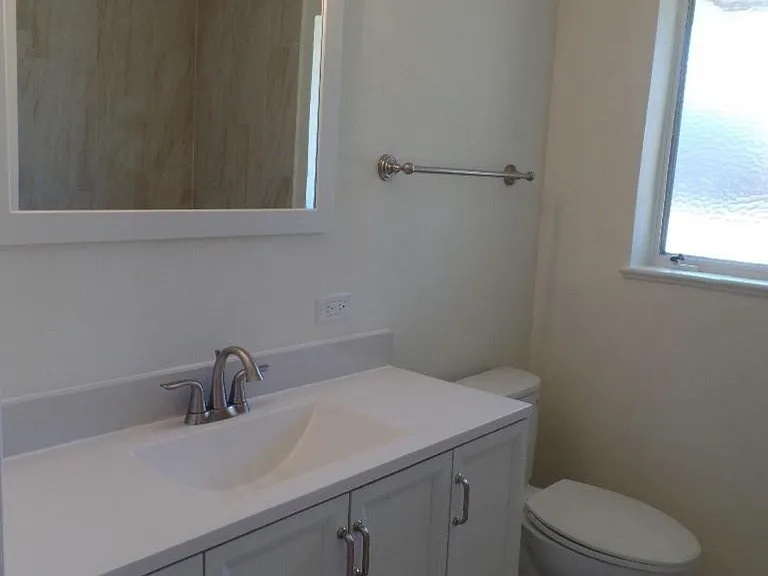 250 S Ivy St — Photo 3