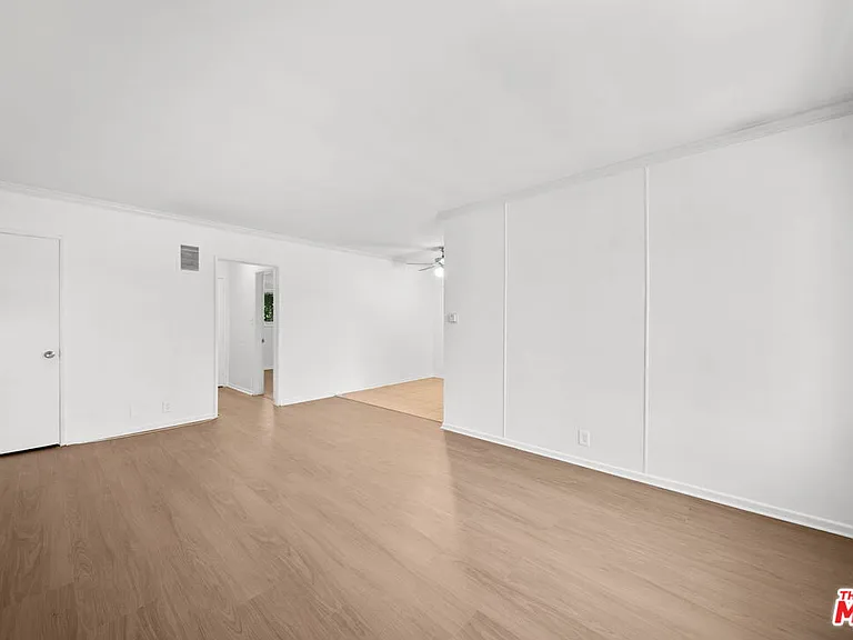 14913 Hartland St #6 — Photo 4
