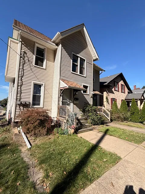 503 4th St NE #UP