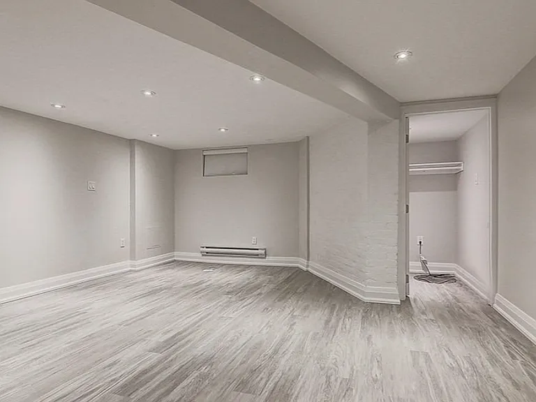 454 Markham St #LOWER — Photo 8
