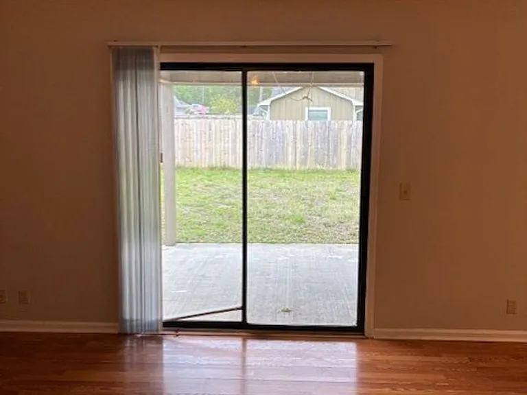 114 N Woodvalley Dr — Photo 6