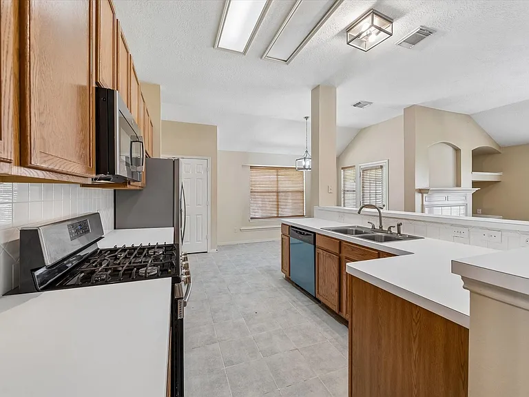 9714 Shadowglade Ct — Photo 2