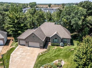 11 Geneva Blvd, Burnsville, MN 55306