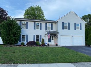 4 Stratton Dr, Howell, NJ 07731