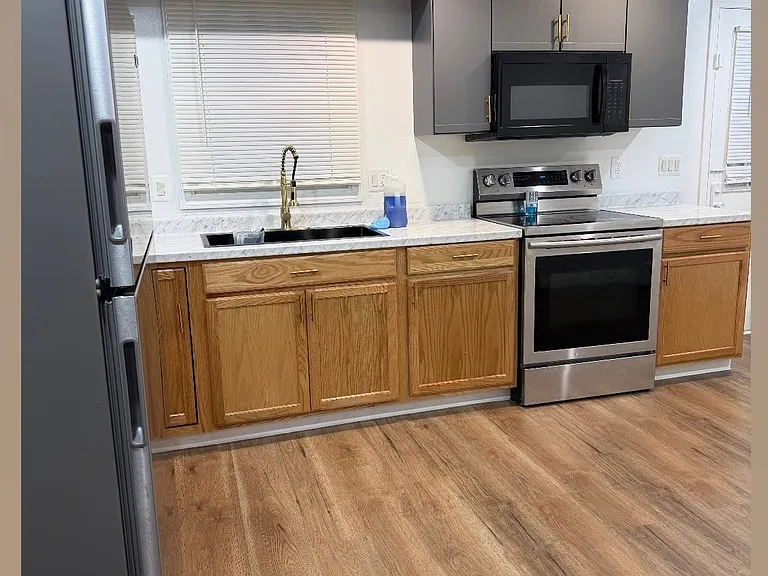 220 Emmett Ave — Photo 5