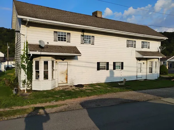 34 Mill St, Millsboro, PA 15348