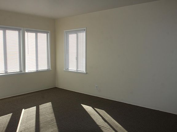 4th image of 4320 N Lakewood Blvd