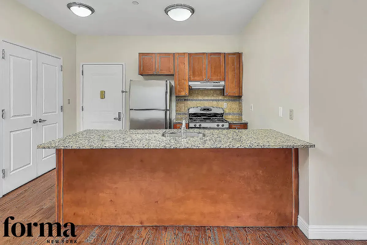 12-03 Jackson Avenue — Photo 4