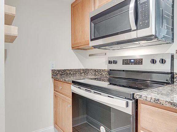 5th image of 1001 N Vermont St APT 802