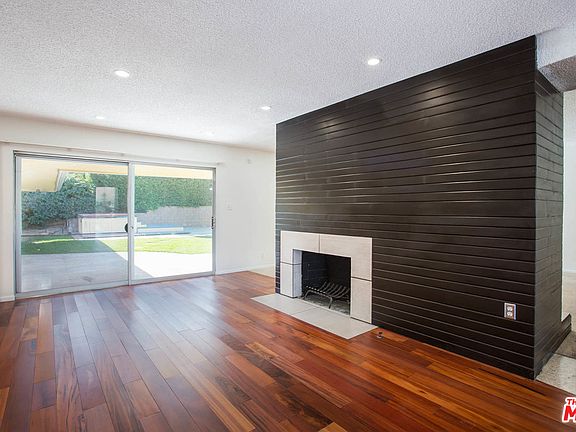 5th image of 4915 Parkglen Ave