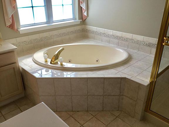 4th image of 2755 Meadow Lake Dr
