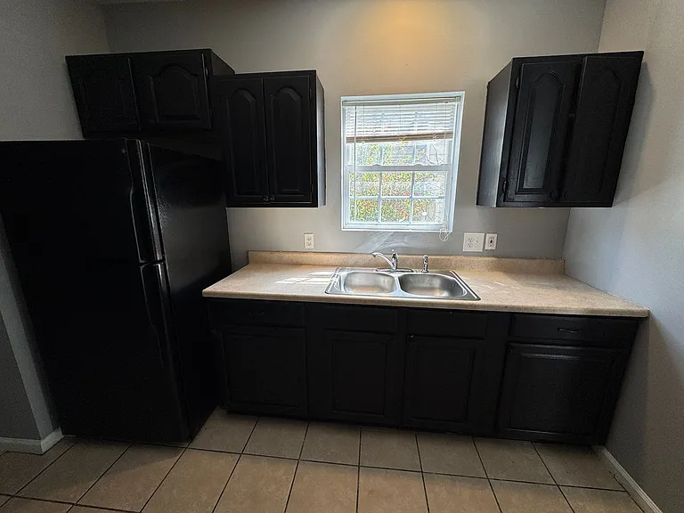 439 N Forest Ave — Photo 16