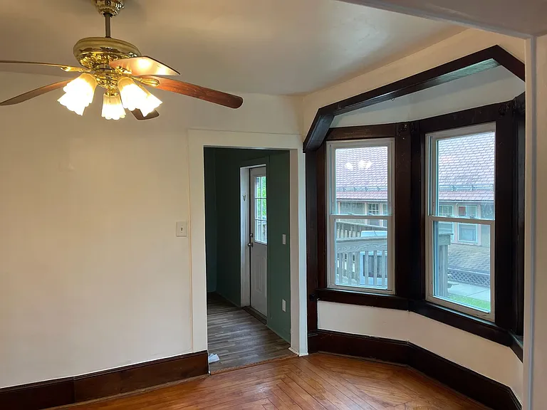 22 Raymond Ave — Photo 3