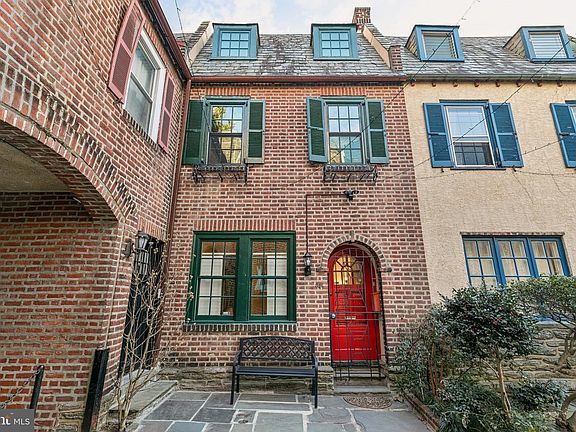 2nd image of 2126 Saint James Pl