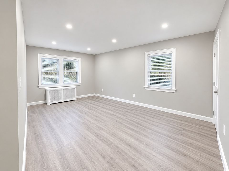 1st image of 14 Magnolia St Floor 2