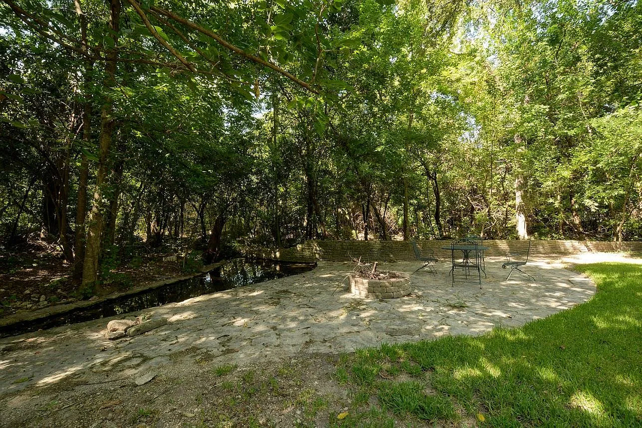 6 bed, 2400 sqft, $4,995 — Photo 4