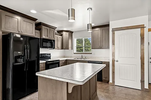 Modern 3 Bed Apartment in Helena | Pet Friendly + Washer/Dryer Photo 1