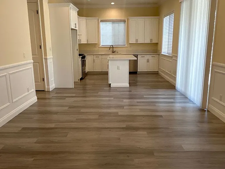 5552 Welland Ave — Photo 3