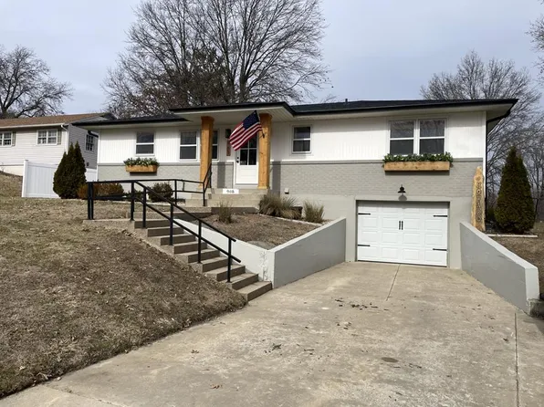 905 Hilldale Dr, Macon, MO 63552