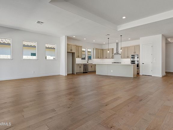 4th image of 21392 W HILLCREST Boulevard