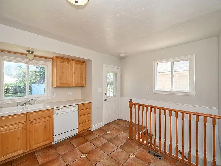 2789 S Alden St — Photo 12