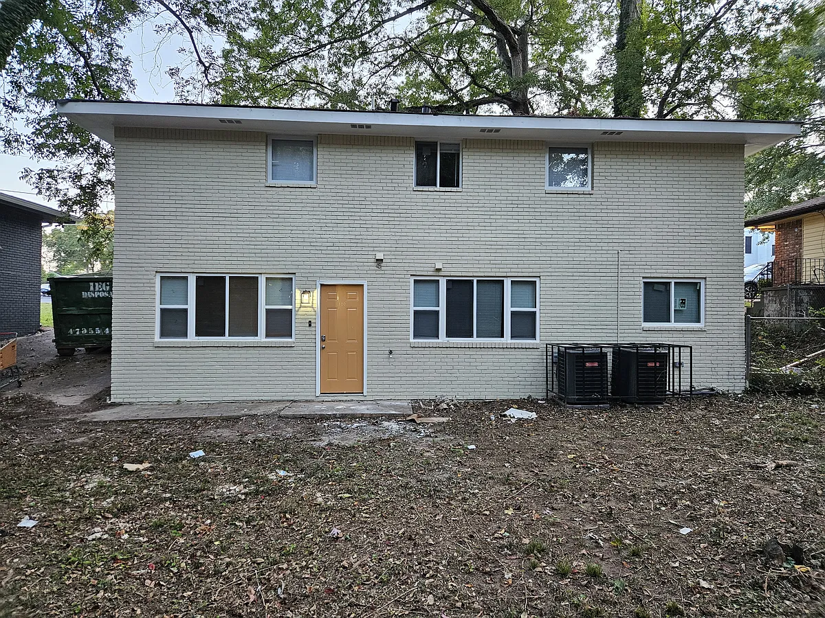 Building Photo - 1341 Pine Ave