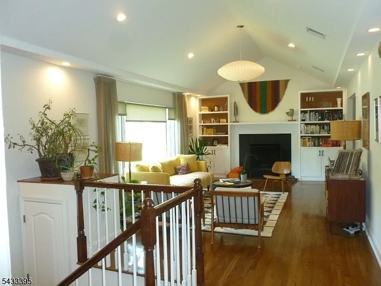 48 Woodmont Rd — Photo 3