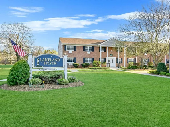 350 Lakeland Avenue #7A, Sayville, NY 11782